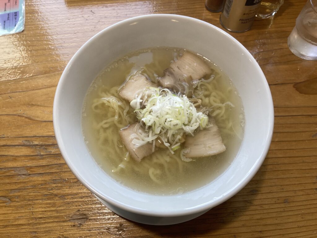 喜一の塩ラーメンの写真。唯一無二の味でした。